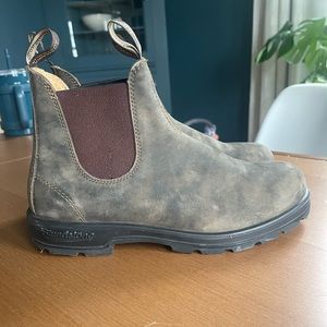 Blundstone classic chelsea boots in rustic brown